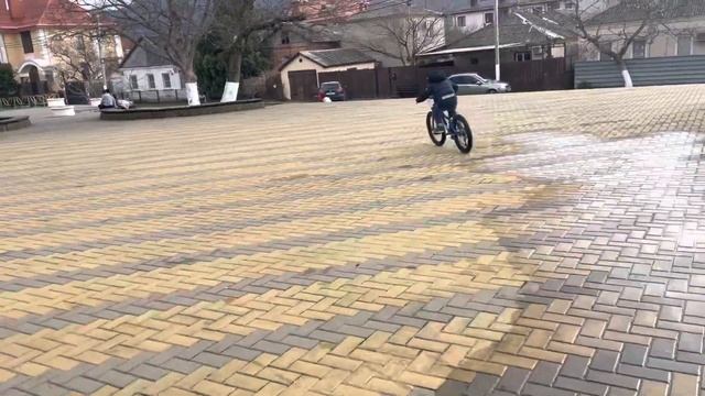 Новый скоростной велосипед.