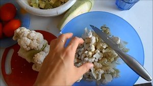 Готовим цветную капусту с кабачком и фаршем
