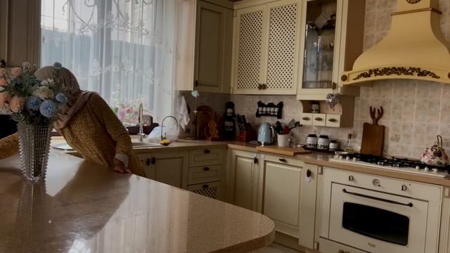 МНОГОЖЕНСТВО??ДИСКРИМИНАЦИЯ?ЭКСКУРСОВОД обо всем РАССКАЖЕТ?ВМЕСТЕ ЗА 16 ЛЕТ СОБРАЛИСЬ?