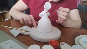 Роспись дымковской барыни