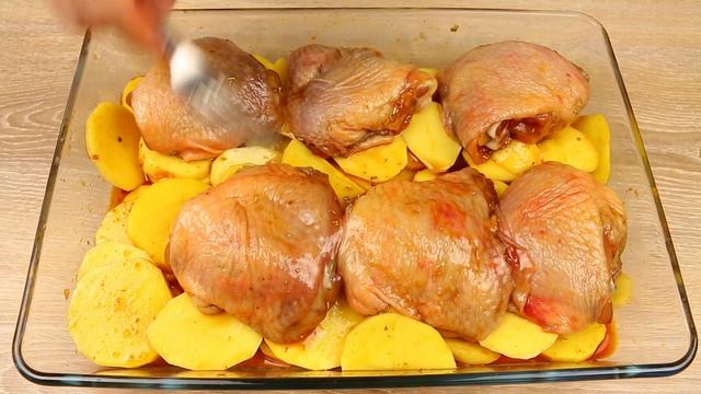 Курица с картошкой запеченная в духовке очень аппетитно Её всегда мало мамин рецепт # 115 Kitkatalo