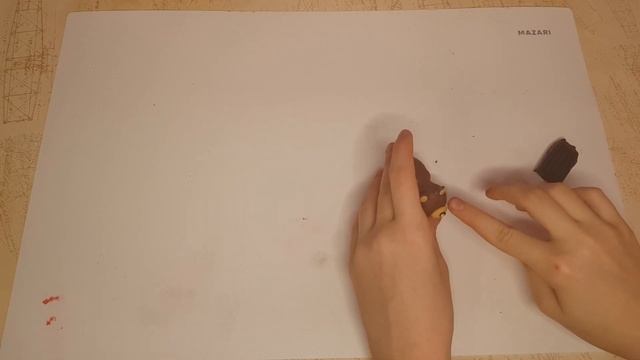 Лепим медведя и пчелу из пластилина смотреть онлайн