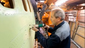 Почему в авиации используют именно заклепки, а не болты или сварочный шов