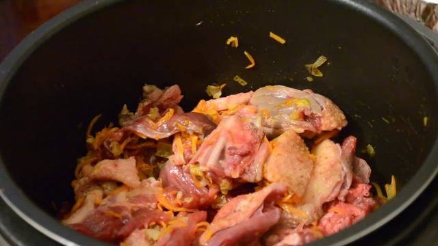 Тушеная капуста с мясом в мультиварке.