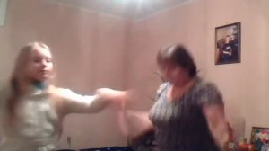 танец бабушки с внучкой