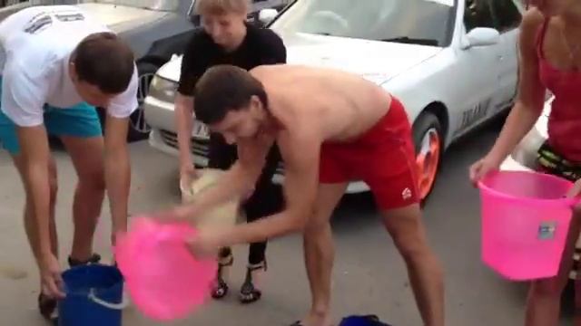 ALS Ice Bucket Challenge от Маркообразных 22 смотреть онлайн