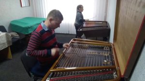 Песенка : "Старый Мак на ферме жил".