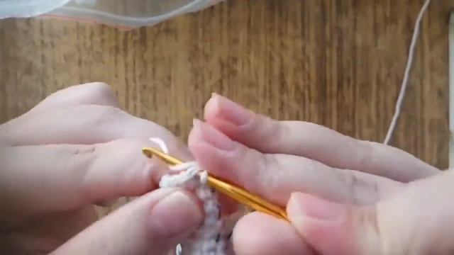 Кукла крючком. Часть 1. Вяжем ножки. смотреть онлайн