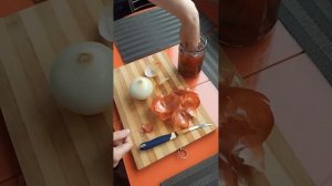 ??комнатные цветы зацветут в 2 раза быстрее: как приготовить полезную подкормку из луковой шелухи!