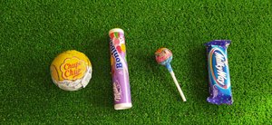 Открываю сладости.