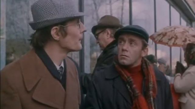 "По улицам комод водили" "Грабёж среди бела дня"