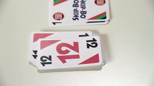 SKIP-BO - spannende Kartenfolgen смотреть онлайн