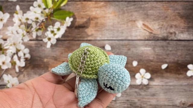 Small crochet turtle keychain смотреть онлайн
