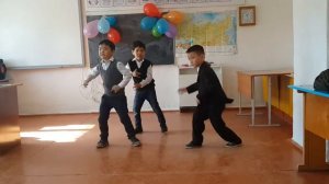 Танец мальчиков для девочек 8 марта☺☺☺☺