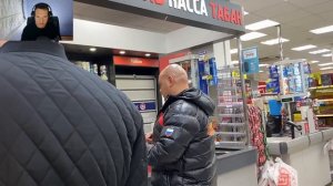 MAZIAURUS смотрит ПАРАШНИКИ АТАКОВАЛИ БЛОГЕРА / ПРИЕХАЛА КРЫША МАГАЗИНА / ХОЧЕТ \\ В ОТДЕЛ / МАГНИТ