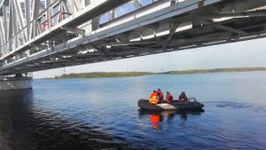 Водолазы РЖД на реке Сегежа