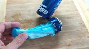 Разрезал Gillette гель для бритья