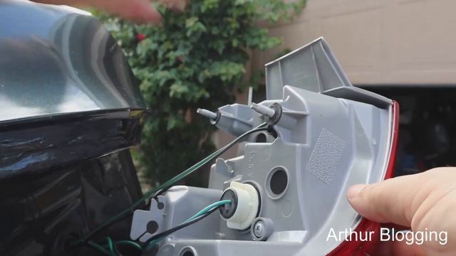 APRENDE a Remplazar las luces traceras Nissan Sentra 2014 (tail ligths) смотреть онлайн