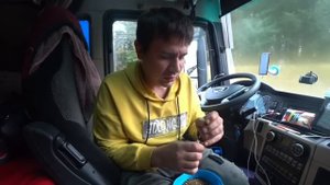 Первый рейс на фуре. Поехал в стажировку и сразу накосячил 🤦