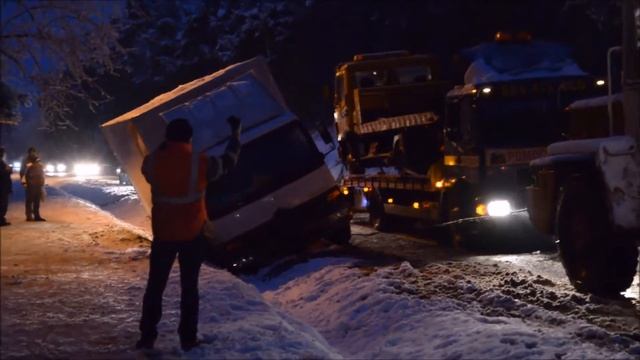 MB Atego w rowie. смотреть онлайн