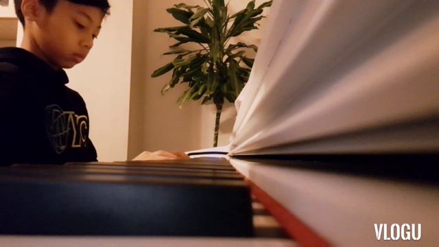 #TheBeatles Let It Be (Cover by Mom & Gab) смотреть онлайн