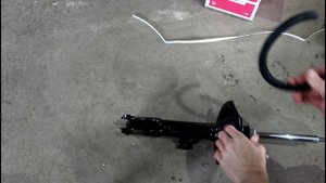 Замена стоек передней подвески на Mitsubishi ASX Мицубиси АСХ 1,8 2013 года