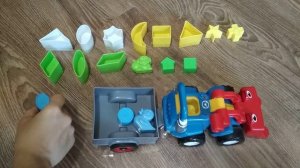 Синий трактор и разноцветные фигурки. Blue tractor and multi-colored figures. Непоседа..mp4