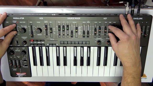 Behringer MS-1 BK - Quick Demo (no talking) смотреть онлайн