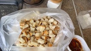 Сухари очень вкусные с чесноком и паприкой. Для салата Цезаря для супов и т.д как в ресторане!