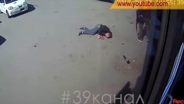 В Анапе буйный подросток напал на прохожего смотреть онлайн