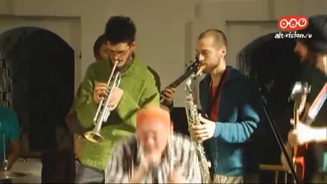 Рома ВПР & Фестиваль Всего на Свете - Музыка звучит смотреть онлайн