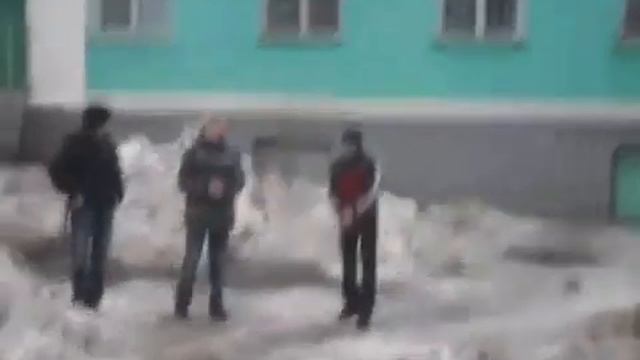 Дождик , мне ни кто не нужен , я иду по лужам ! смотреть онлайн