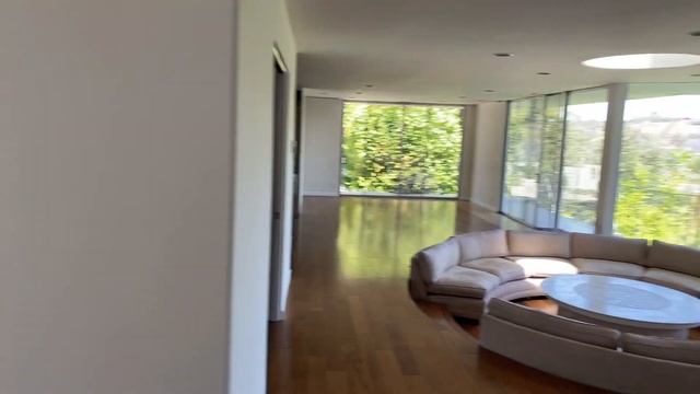 Обзор дома на холмах. Лос Анджелес, район Studio City. смотреть онлайн