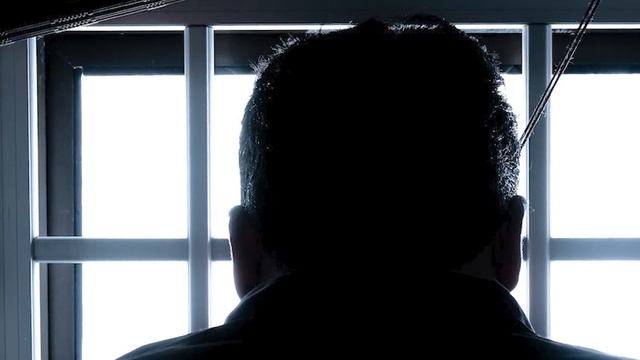 "Кушай, зятек. Что не ешь?" Теща прикололась над зятем, подав к столу дырявую ложку. смотреть онлайн