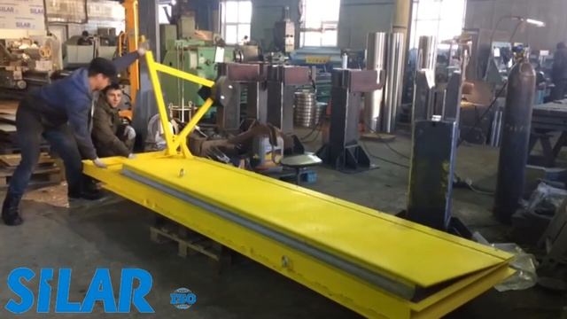 Противотаранный блокиратор с ручным управлением и защитной шторкой