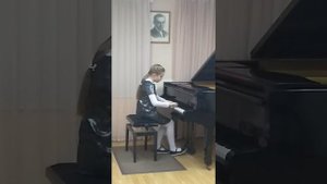 Чичков - этюд до минор, Черни - этюд 7, Бах - прелюдия, Ходош - "Царевна Лебедь".