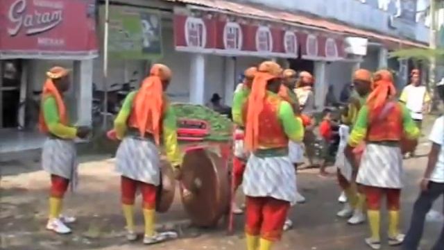 Before The Bull Race - Madura - East Java смотреть онлайн