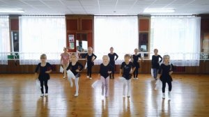 Пляска с платочками малышам