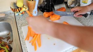 Нарезка, шинковка овощей, моркови