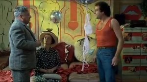 У Фантоцци опять неприятности. Уго узнает, что его дочь брюхата.