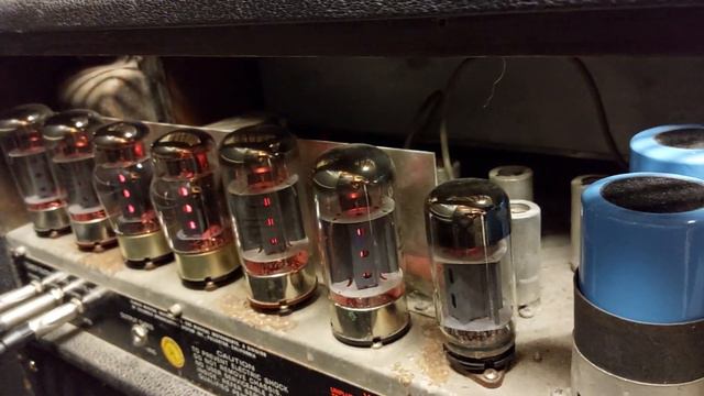 Fender 400 PS on sub duty - rocking 8x10 2x15 2x18 смотреть онлайн