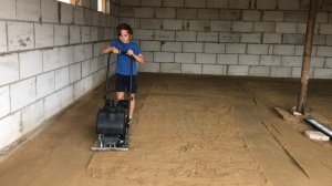 Трамбовка песка в гараже на 70м2