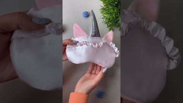 Маска для сна "Pink unicorn sparkles horn"