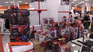 В гипермаркете «Мегаshop» можно обновить гардероб и выиграть скутер