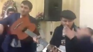 Спел на свадьбе очень красиво. Крутой подарок на свадьбу