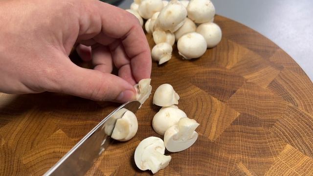 Legen Sie das Fleisch auf die Zwiebel und in 10 Minuten haben Sie ein köstliches Abendessen! смотреть онлайн