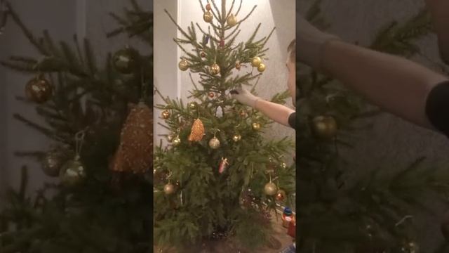 Как убрать новогоднюю ёлку за 30 секунд!!! смотреть онлайн