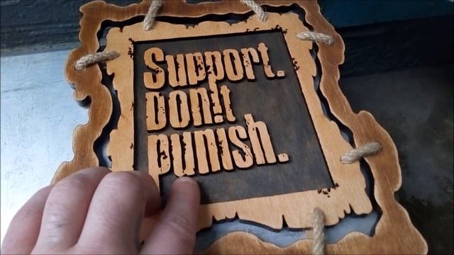 Логотип вырезанный нихромовой проволокой. Резьба по дереву - Wood Carving.