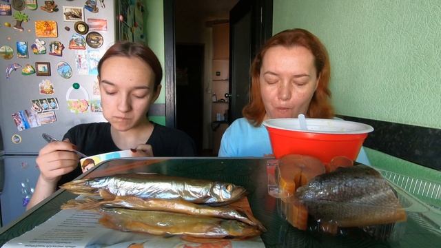 Мукбанг с Полиной/кремсуп сырный knorr/пюре бизнес меню/мойва копчёная и форель.