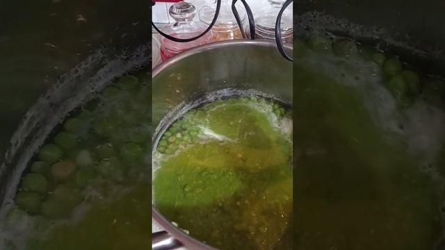 Быстрый и вкусный рецепт горохового супа.